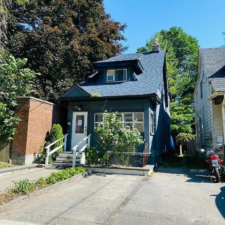 Lovely II Space Share A Room East York Canada Toronto Bagian luar foto