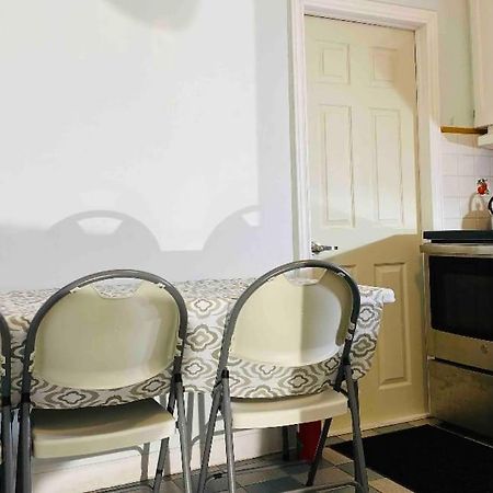 Lovely II Space Share A Room East York Canada Toronto Bagian luar foto
