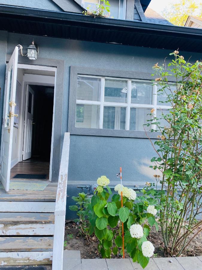 Lovely II Space Share A Room East York Canada Toronto Bagian luar foto