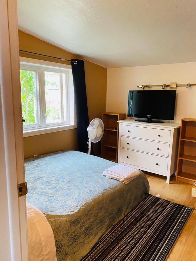 Lovely II Space Share A Room East York Canada Toronto Bagian luar foto